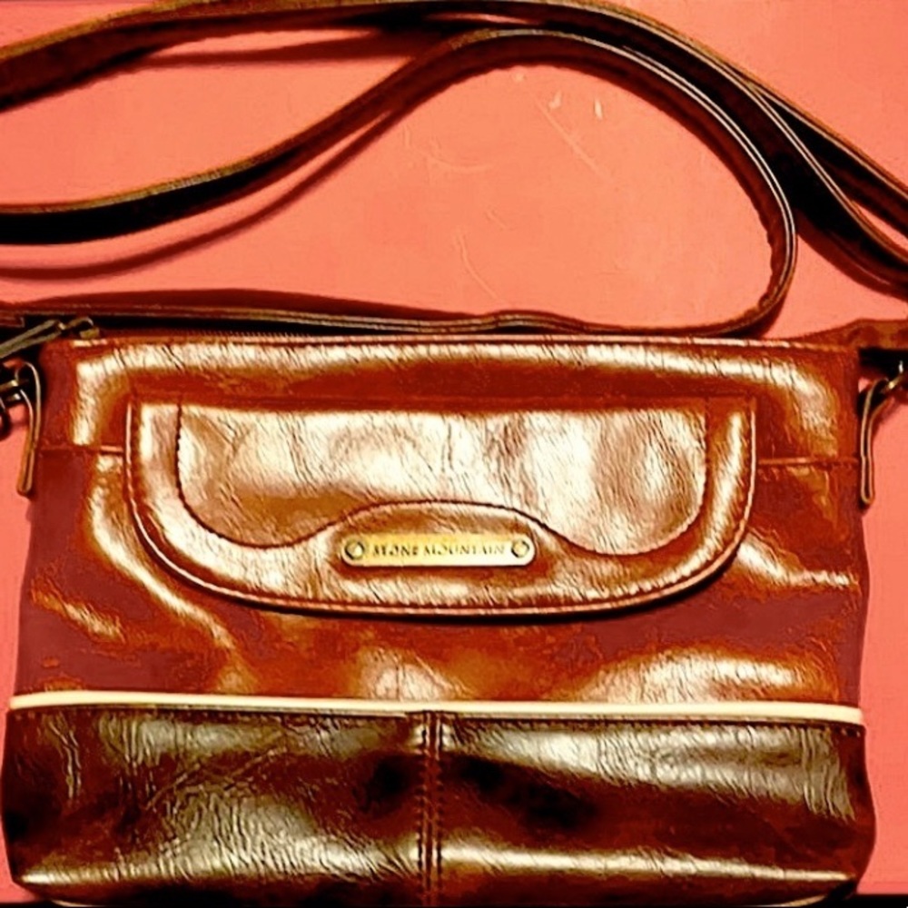 B2-$5 Items GO FREE!!  Stone Mountain Small Crossbody